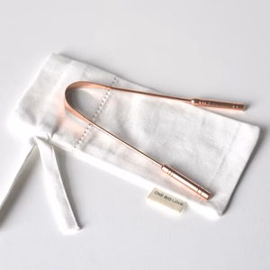 Copper tongue cleaner in Oral Glow pouch (free gift)